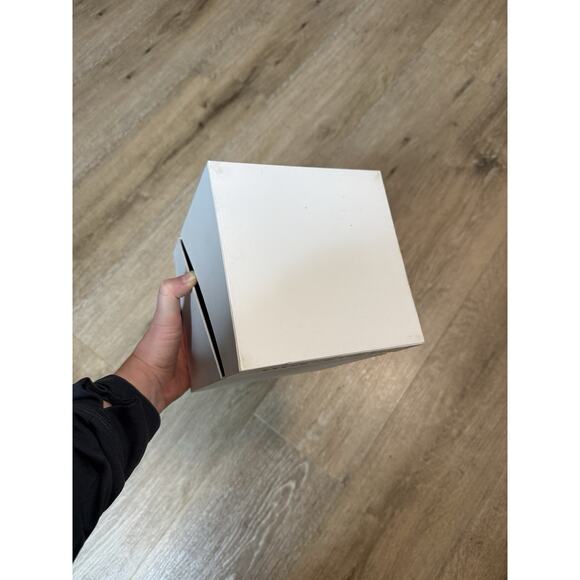 The Million Roses | Yellow Roses | Squar White Box | Dozen FOREVER ROSES - Picture 9 of 11